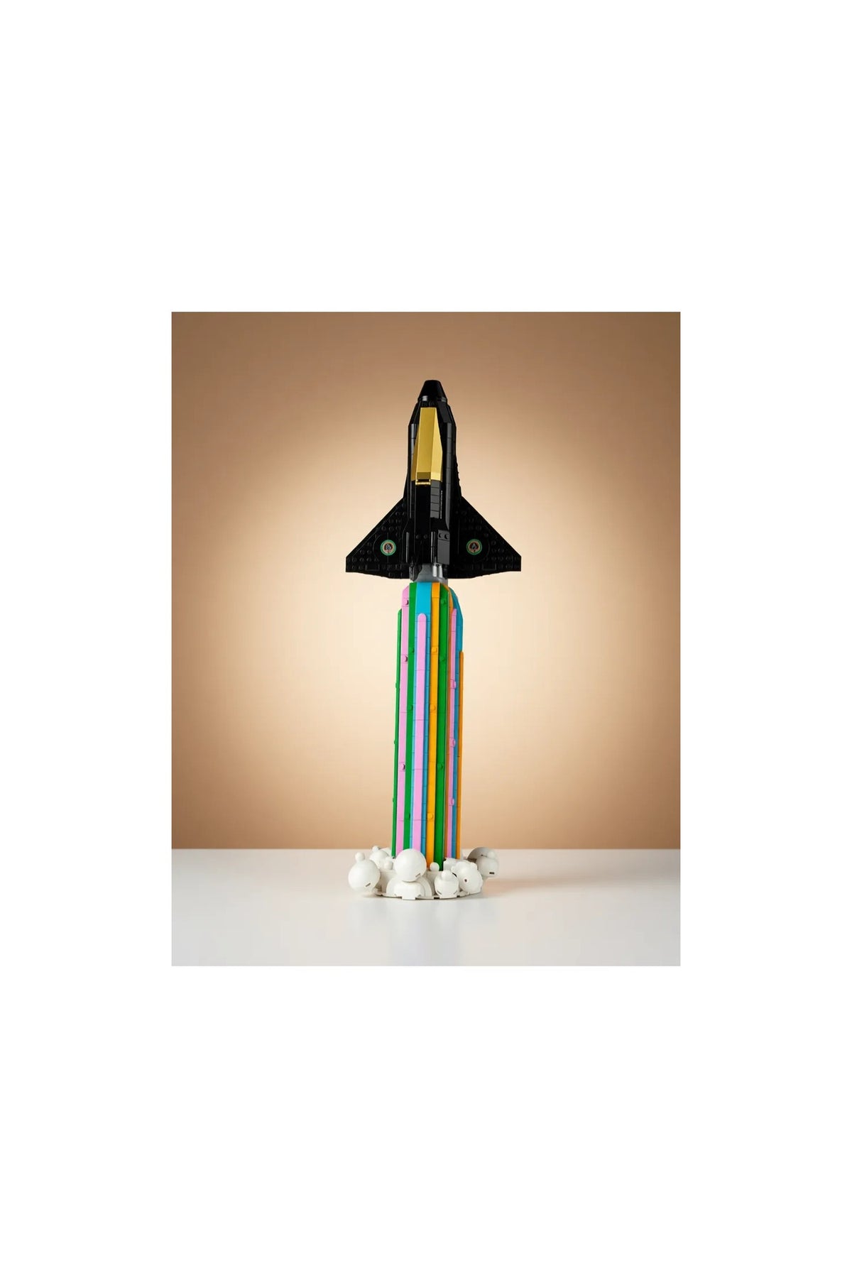 LEGO Icons 10391 - Over The Moon With Pharrell Williams Hediyelik Set 966 Parça Figür & Film Karakteri